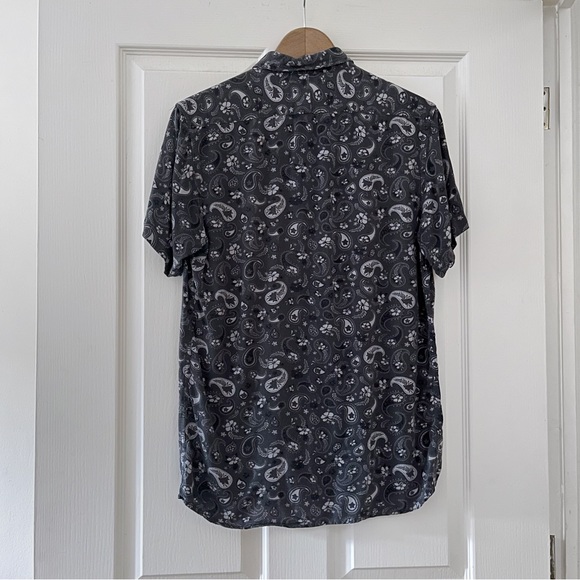 Quicksilver Paisley Button up Short Sleeve Shirt, Size Small - Picture 7 of 7